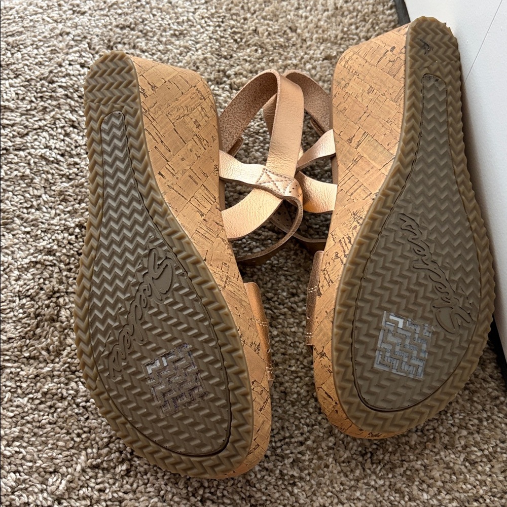 Cali from Skechers luxe foam size 7 small wedge rose gold - Picture 3 of 4